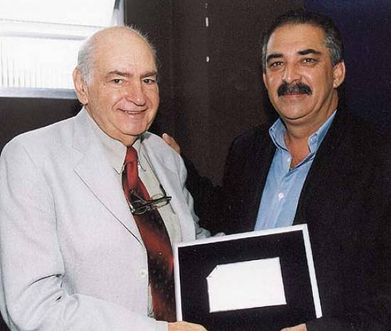 O diretor da Santos Brasil, Ronaldo Forte, e o presidente da C�mara de Guaruj�, Wanderley Maduro (Foto: Soraya Liguori/CMG)