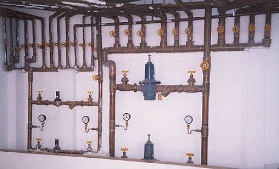 V�lvulas redutoras de press�o: economia no consumo de �gua (Foto: Sandra Netto)