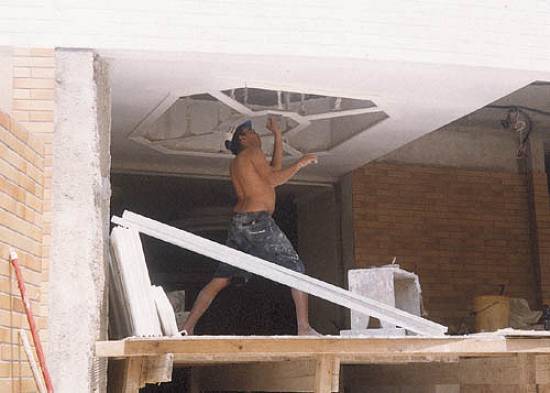 Teto rebaixado com gesso (Foto: Sandra Netto)