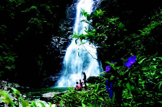 Cachoeira do Parque Ecolgico do Perequ, em Cubato