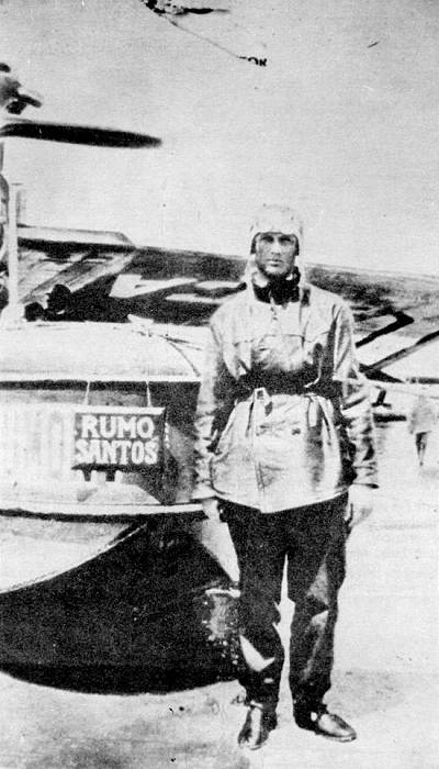 Aviador alemo Pachen antes da escala em Santos com o hidroplano 'Santos Dumont', com o qual faleceu no RJ, em manobra infeliz
