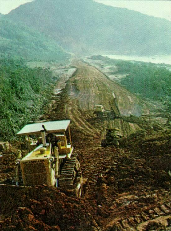 Obras da rodovia Rio-Santos, em 1972