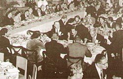 As festas da AMS j� eram tradicionais nos anos 50. Na foto, confraterniza��o no Parque Balne�rio Hotel.